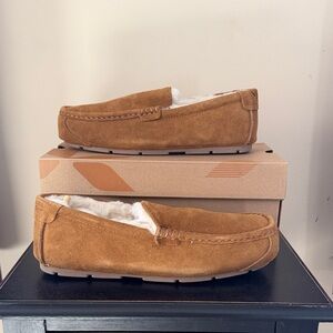 Koolaburra UGG Men's Brown Suede Slip-Ons